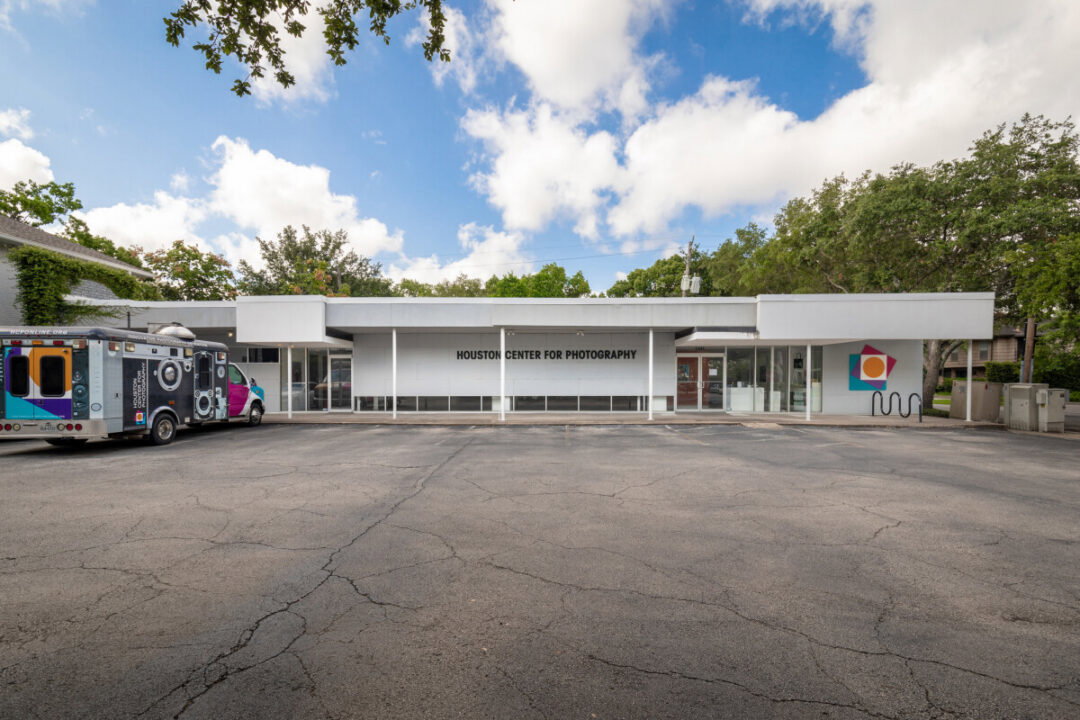 Exterior view of Houston Center for Photography, which is one story tall and has a food truck in the parking lot.