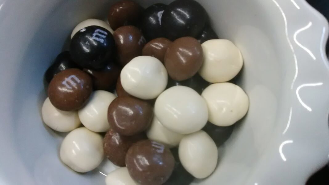 We Know Who We’re Voting For in the Crunchy M&M Debate We Know Who We’re Voting For in the Crunchy M&M Debate