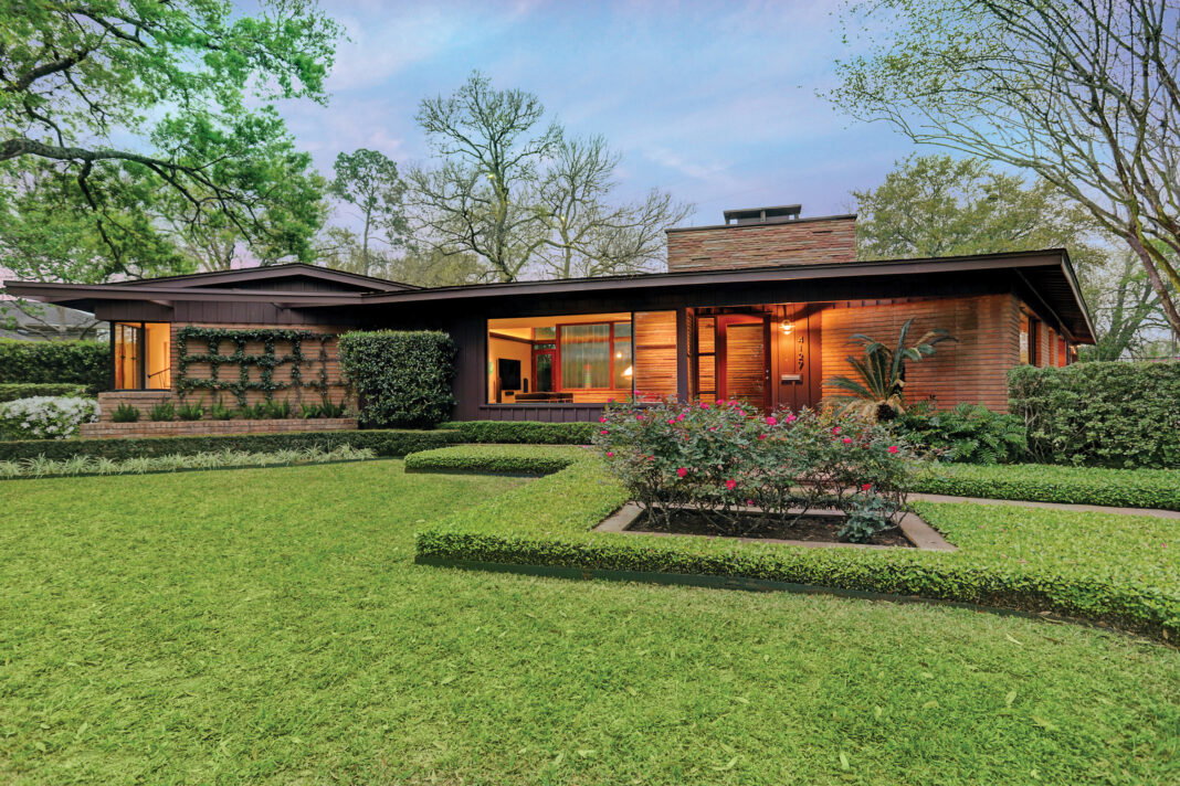 This Midcentury Modern Ranch Is Now an ‘Art House’ This Midcentury Modern Ranch Is Now an ‘Art House’