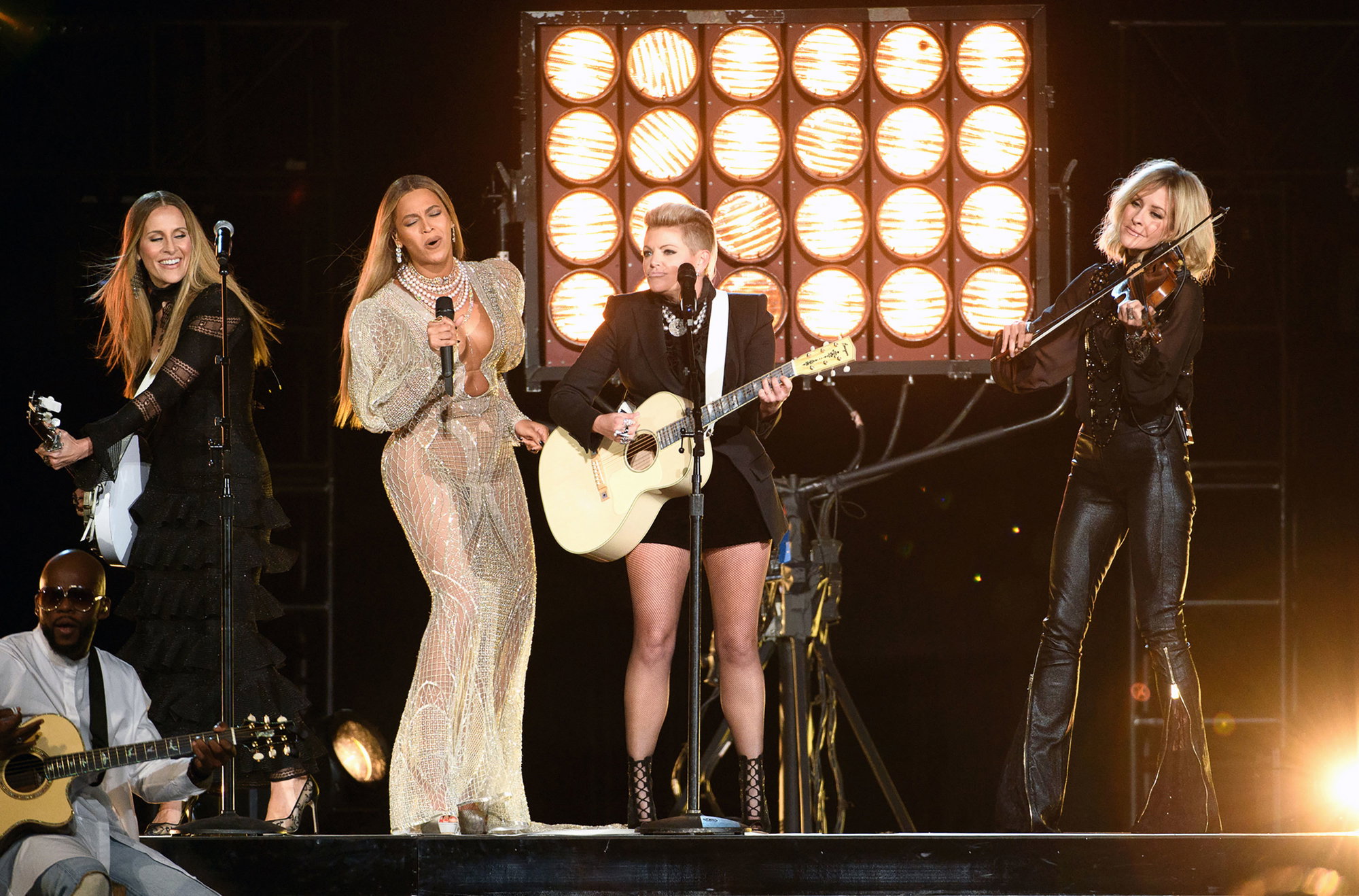 Sorry, Internet: Beyoncé and the Dixie Chicks Slayed at the CMA Awards Sorry, Internet: Beyoncé and the Dixie Chicks Slayed at the CMA Awards