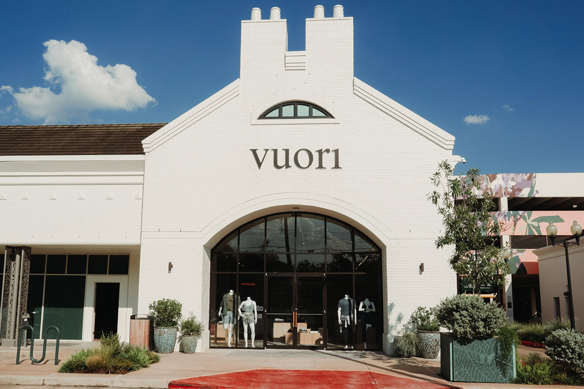 Your go-to lazy weekend soft pants. Your no-fail holiday gift. Your go-to year-round activewear. Thank goodness Vuori is now in the neighborhood.