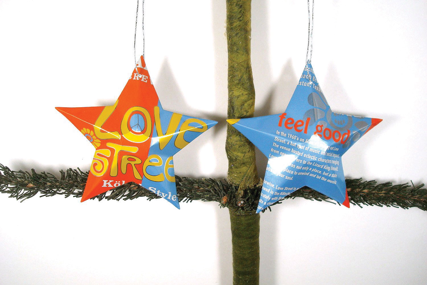 Upcycled brewskis say “hoppy holidays.”